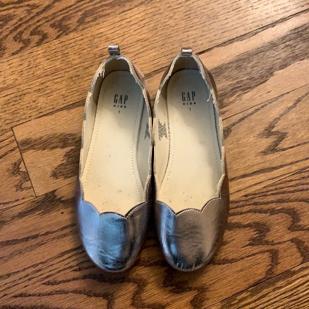 GUC Gap Metallic Gold Flat Girls; Size 1